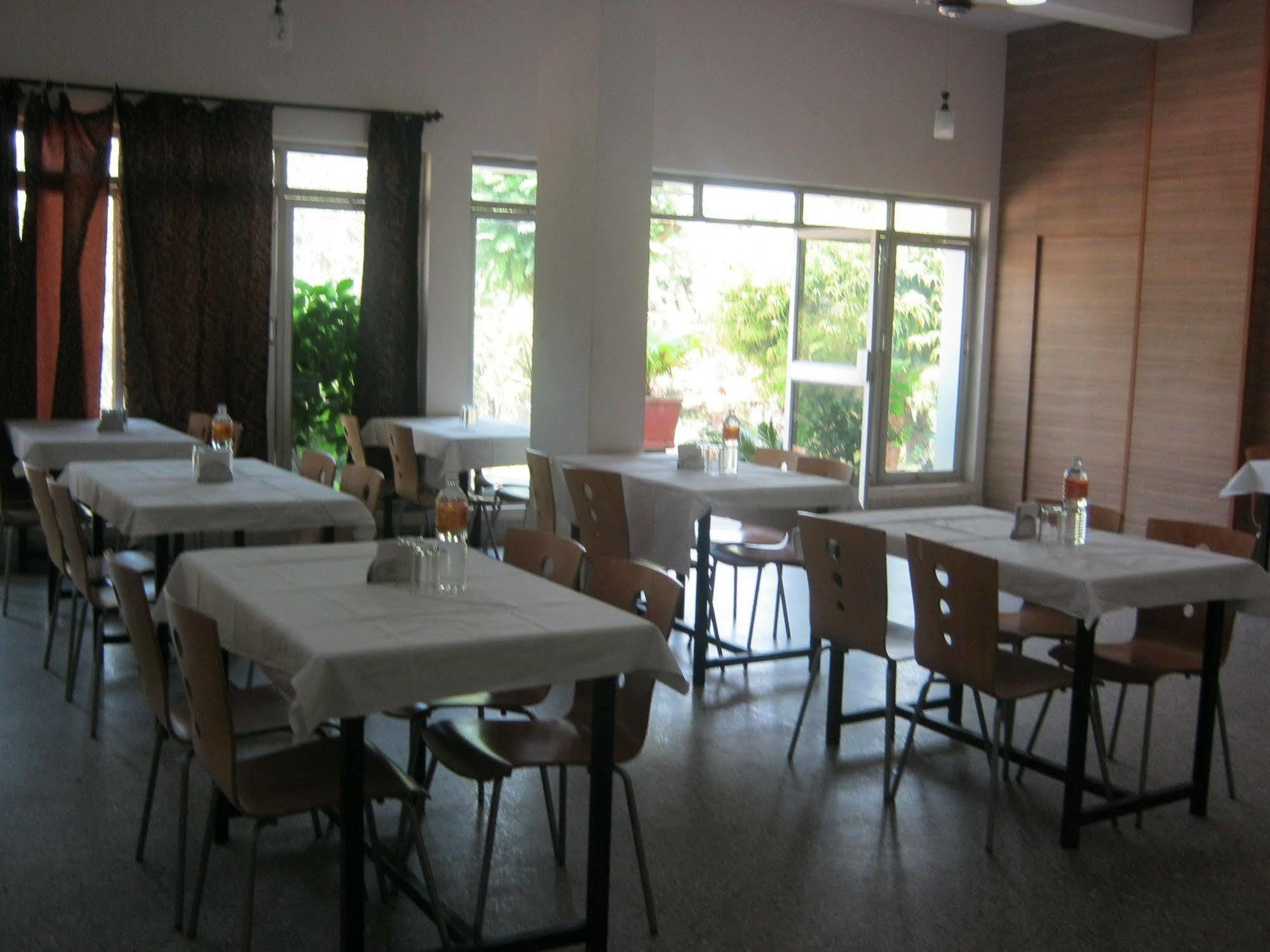 Kstdc Hotel Mayura Kauvery Krs Hosa Kannambādi Buitenkant foto